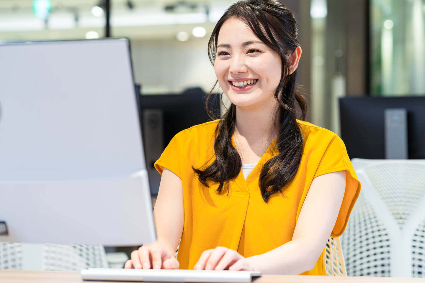 クリエイティブ職の女性のイメージ画像