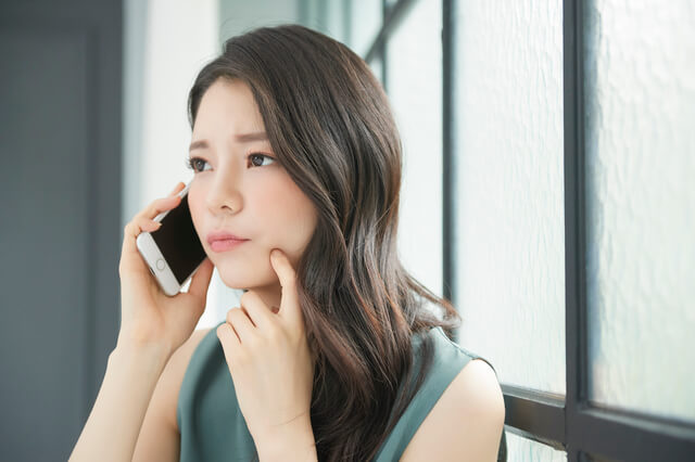 食事に誘われて困っている求職者